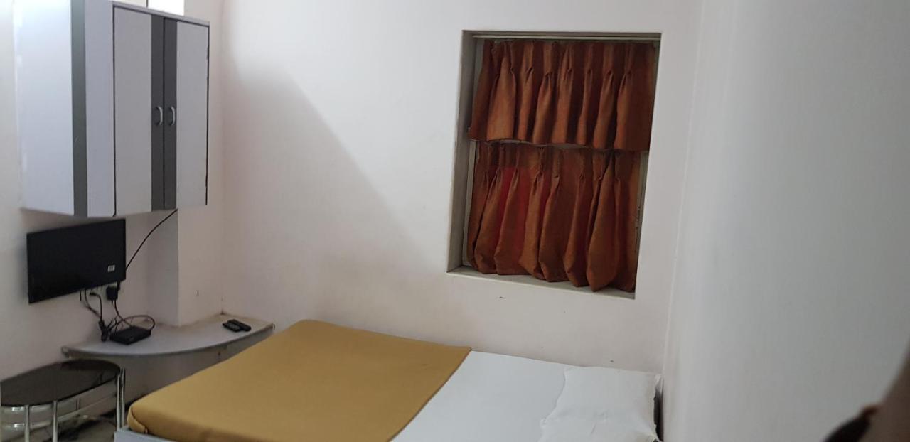 New Metro Guest House مومباي المظهر الخارجي الصورة