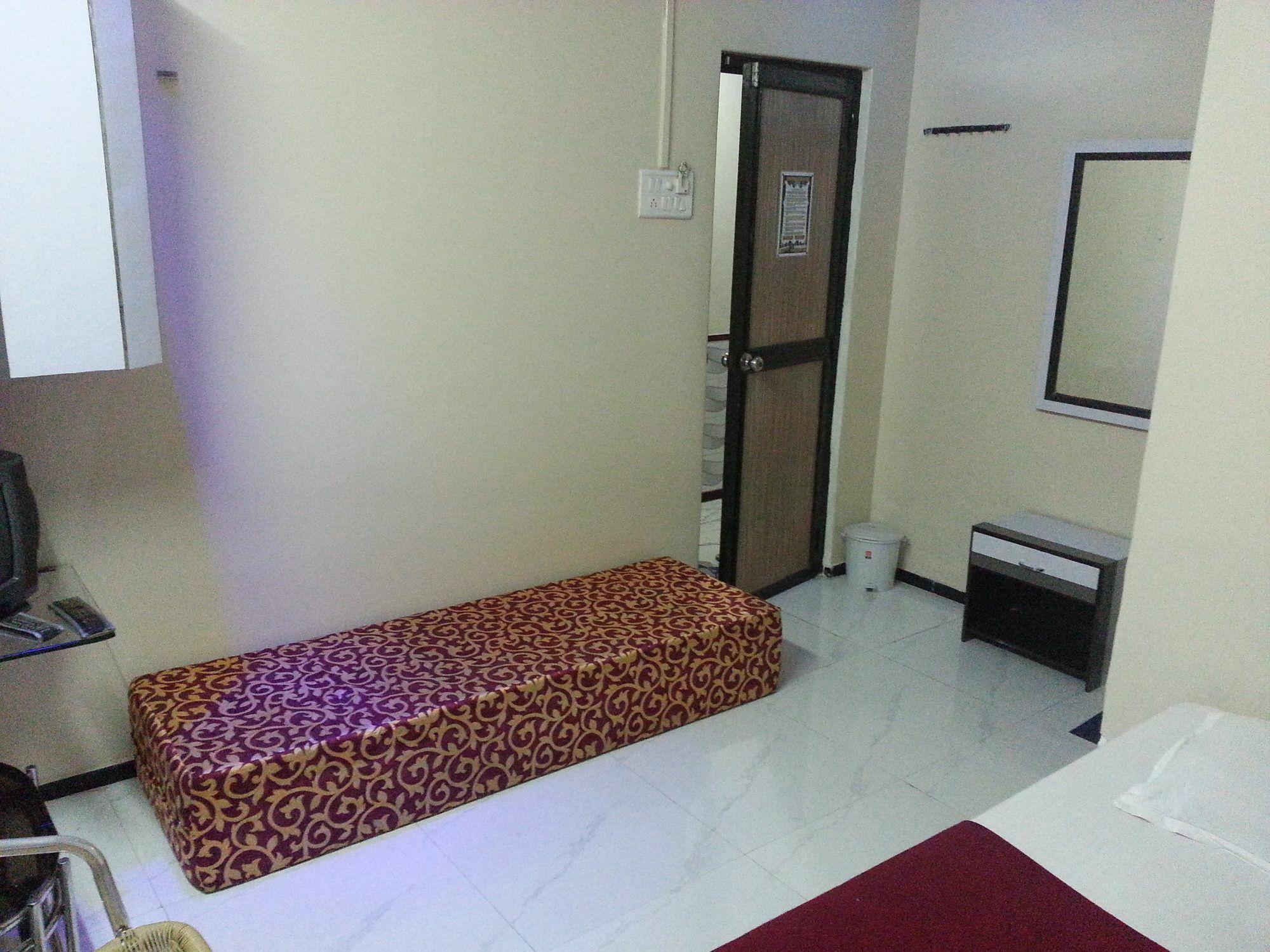 New Metro Guest House مومباي المظهر الخارجي الصورة